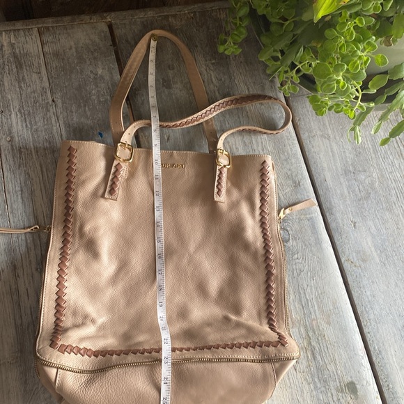 Brazilian leather tote bag by Cour Art. Very soft light brown and gold hardware. - Picture 3 of 11